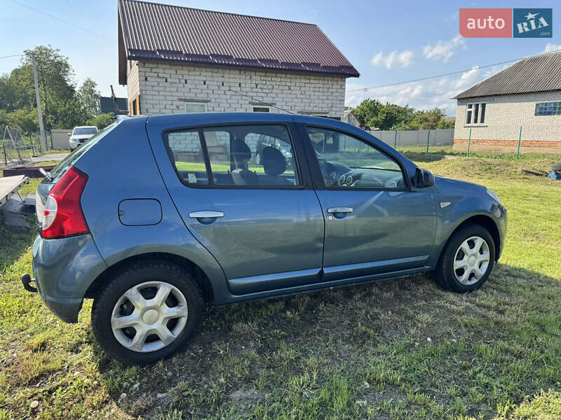 Хетчбек Dacia Sandero 2008 в Володимирі