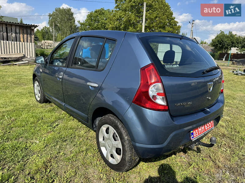 Хетчбек Dacia Sandero 2008 в Володимирі