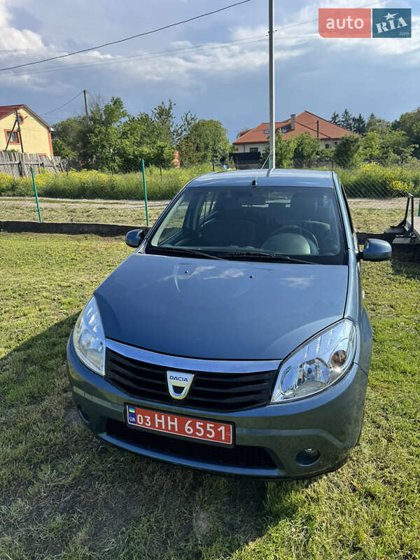 Хетчбек Dacia Sandero 2008 в Володимирі