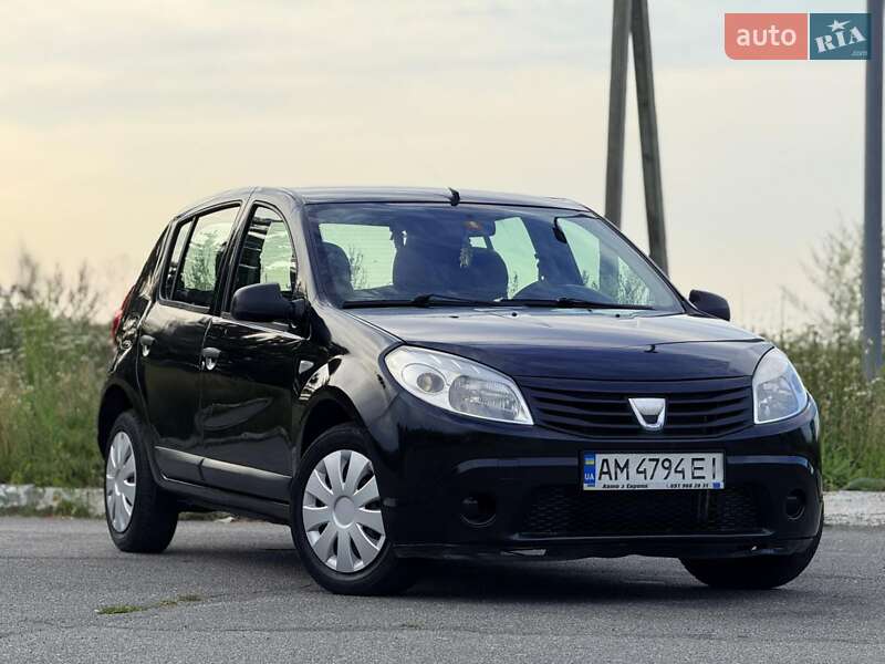 Хэтчбек Dacia Sandero 2010 в Мене