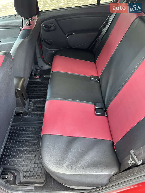 Хэтчбек Dacia Sandero 2009 в Хмельницком