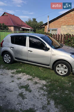 Хэтчбек Dacia Sandero 2008 в Киеве