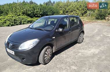 Хэтчбек Dacia Sandero 2009 в Сарнах