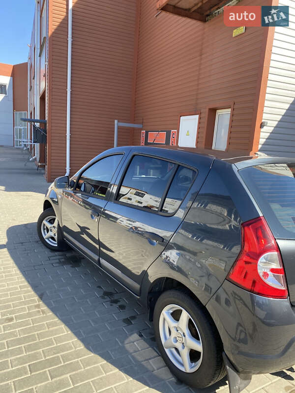 Хэтчбек Dacia Sandero 2009 в Сумах