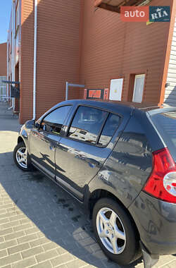 Хэтчбек Dacia Sandero 2009 в 