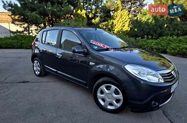 Хетчбек Dacia Sandero 2010 в Полтаві