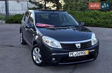 Хетчбек Dacia Sandero 2009 в Полтаві