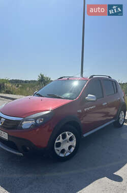 Хэтчбек Dacia Sandero 2010 в 