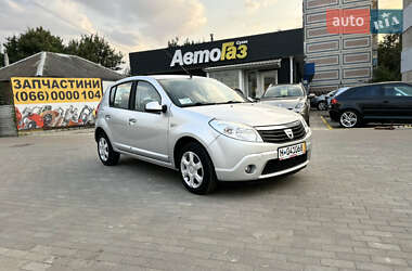 Хэтчбек Dacia Sandero 2009 в Сумах