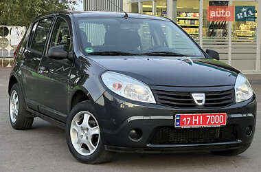 Хэтчбек Dacia Sandero 2010 в Лубнах