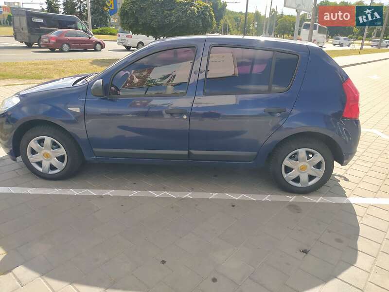 Хэтчбек Dacia Sandero 2009 в Черкассах