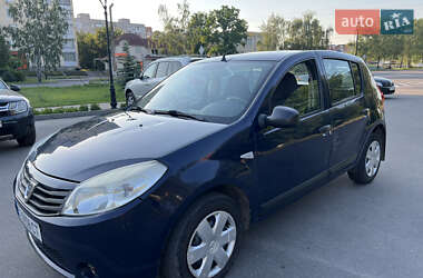 Хэтчбек Dacia Sandero 2012 в 