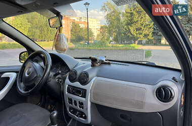 Хэтчбек Dacia Sandero 2012 в 