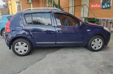 Хэтчбек Dacia Sandero 2009 в Киеве