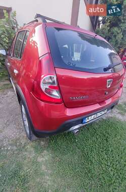 Хэтчбек Dacia Sandero 2011 в 