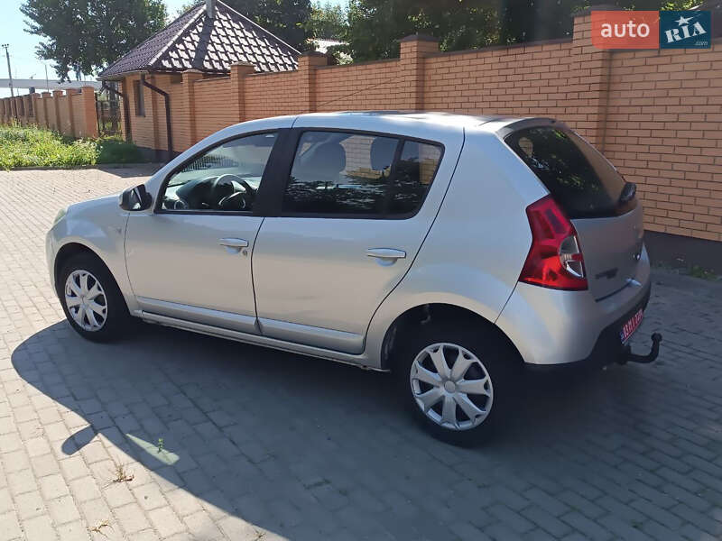 Хэтчбек Dacia Sandero 2009 в Красилове