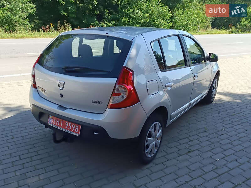 Хэтчбек Dacia Sandero 2009 в Красилове
