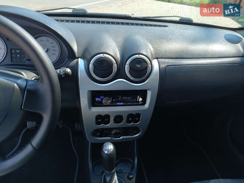 Хэтчбек Dacia Sandero 2009 в Красилове