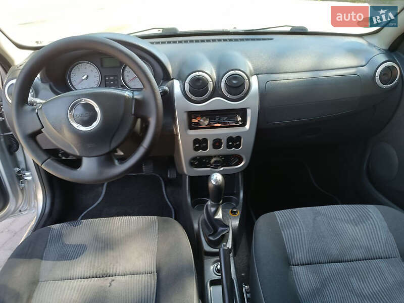 Хэтчбек Dacia Sandero 2009 в Красилове