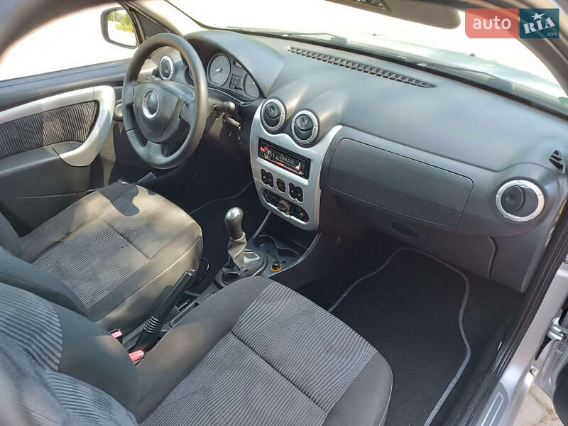 Хэтчбек Dacia Sandero 2009 в Красилове