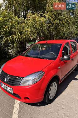 Хэтчбек Dacia Sandero 2012 в 