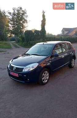 Хэтчбек Dacia Sandero 2009 в 