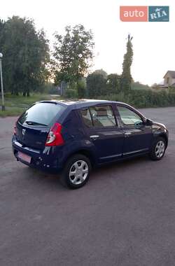 Хэтчбек Dacia Sandero 2009 в 
