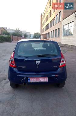 Хэтчбек Dacia Sandero 2009 в 