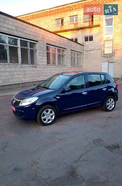 Хэтчбек Dacia Sandero 2009 в 