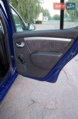 Хэтчбек Dacia Sandero 2009 в 