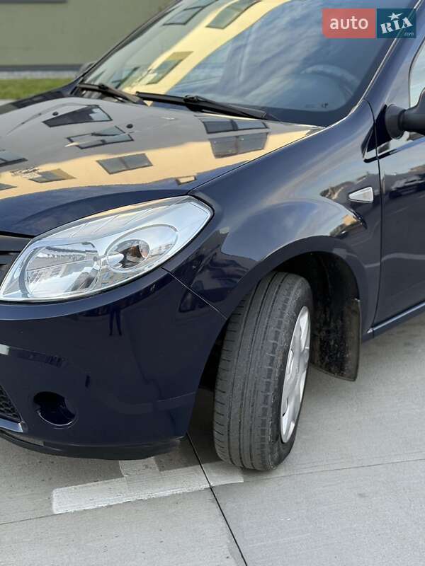 Хетчбек Dacia Sandero 2010 в Рівному