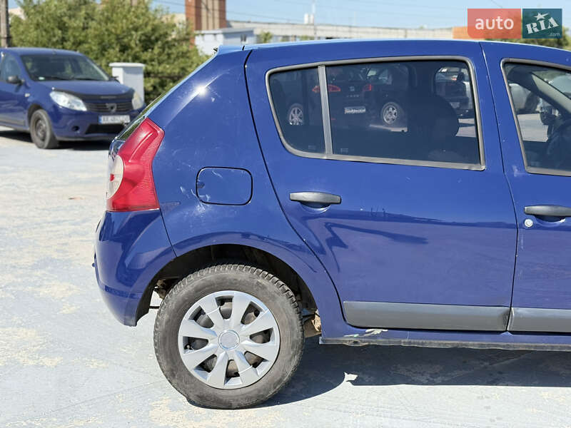 Хетчбек Dacia Sandero 2009 в Києві