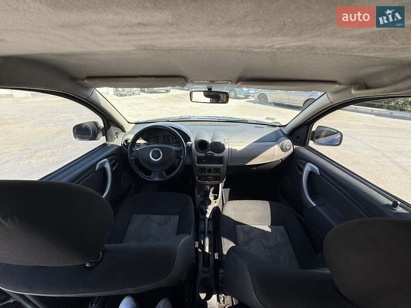 Хетчбек Dacia Sandero 2009 в Києві
