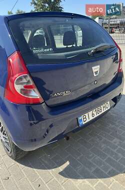 Хэтчбек Dacia Sandero 2009 в 