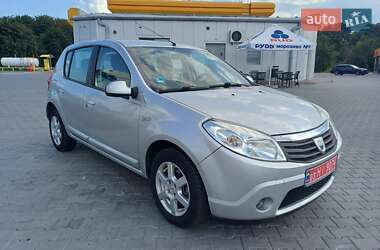 Хетчбек Dacia Sandero 2009 в Луцьку