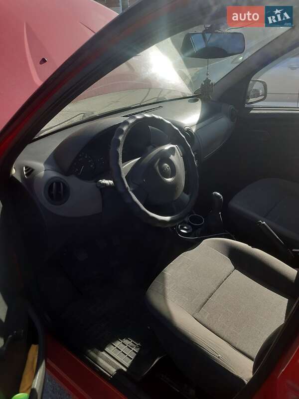 Хетчбек Dacia Sandero 2009 в Полтаві