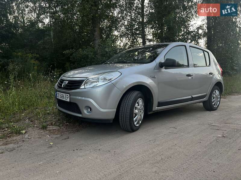 Хетчбек Dacia Sandero 2008 в Чернігові