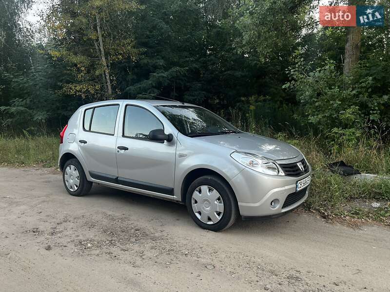 Хетчбек Dacia Sandero 2008 в Чернігові