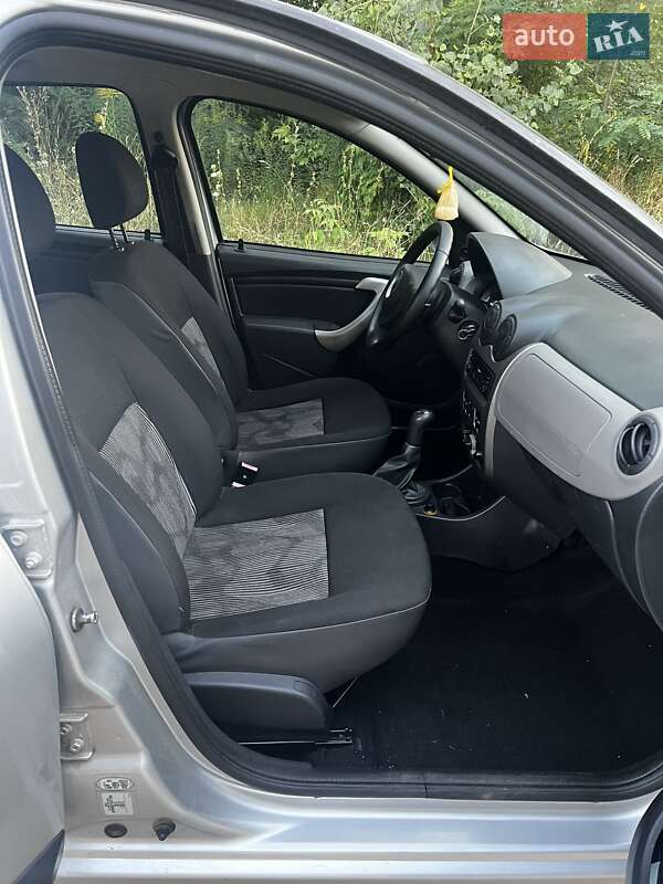 Хетчбек Dacia Sandero 2008 в Чернігові