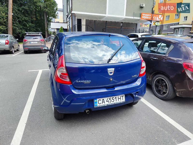 Хэтчбек Dacia Sandero 2009 в Ирпене