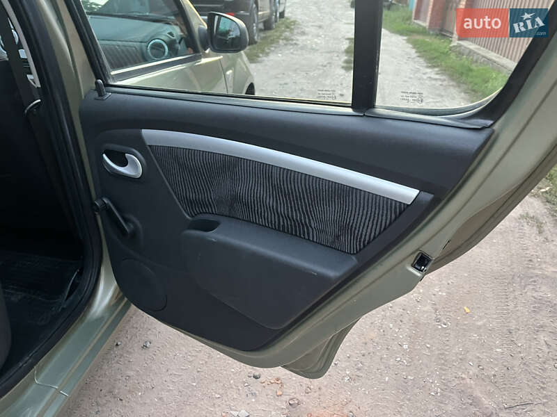 Хетчбек Dacia Sandero 2008 в Охтирці