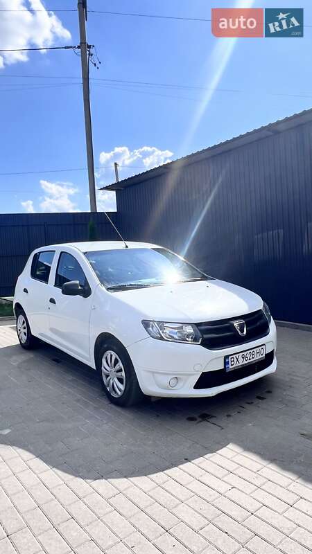 Хэтчбек Dacia Sandero 2013 в 