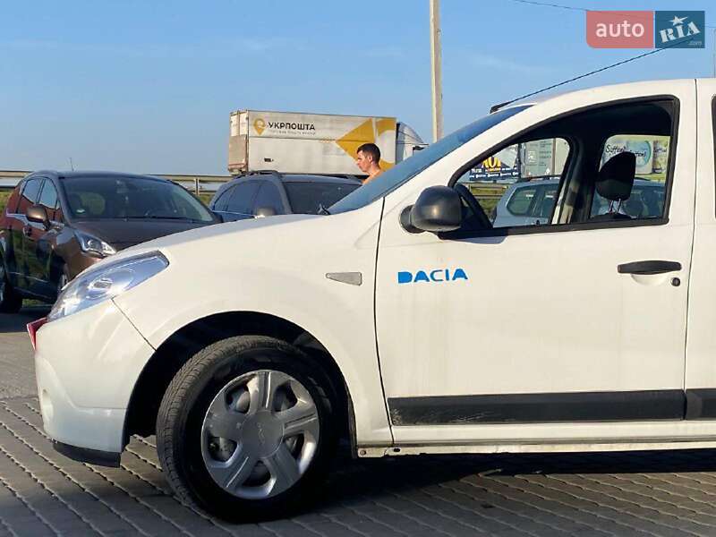 Хэтчбек Dacia Sandero 2010 в Львове