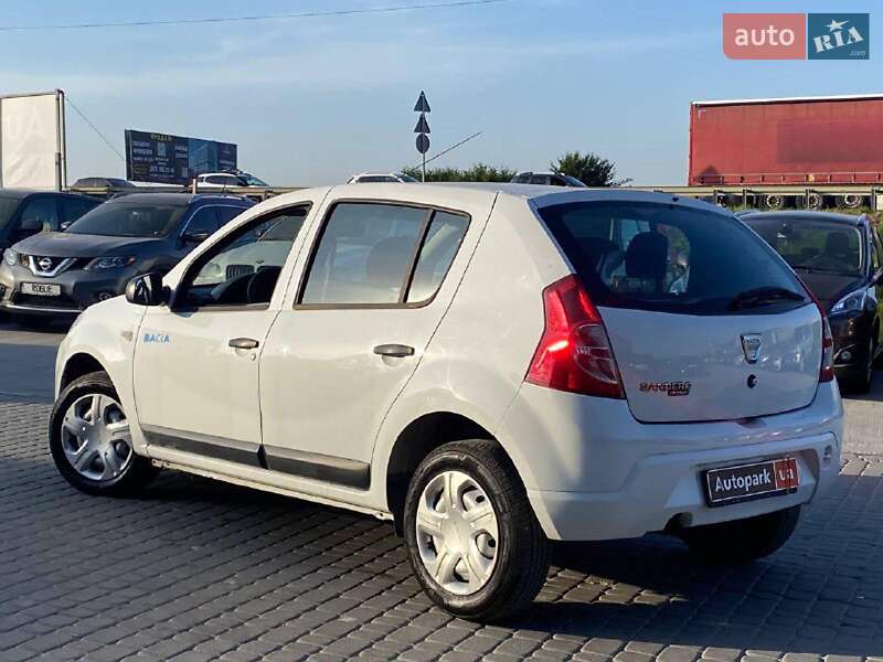Хэтчбек Dacia Sandero 2010 в Львове