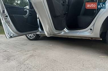 Хэтчбек Dacia Sandero 2008 в 