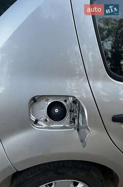 Хэтчбек Dacia Sandero 2008 в 