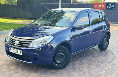 Хэтчбек Dacia Sandero 2009 в 