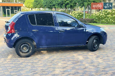Хэтчбек Dacia Sandero 2009 в 