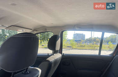 Хэтчбек Dacia Sandero 2010 в 