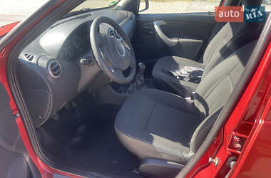 Хэтчбек Dacia Sandero 2010 в 